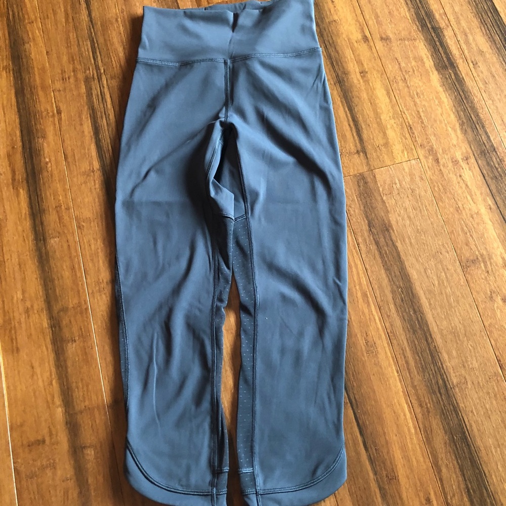 Lululemon crops- size 4- EUC